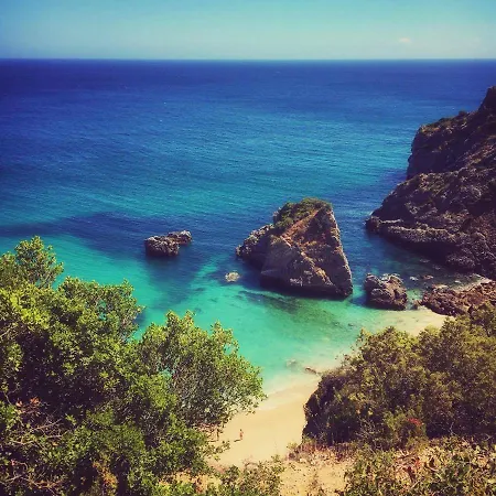 לינה וארוחת בוקר Getwet Surfcamp 3*