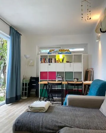 לינה וארוחת בוקר Getwet Surfcamp אלמאדה