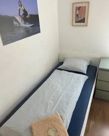 לינה וארוחת בוקר Getwet Surfcamp 3*